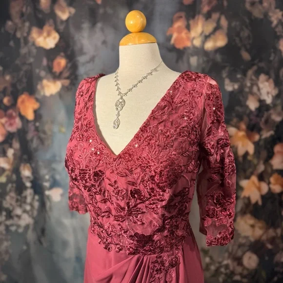 Elegant Wine Colored V-Neck Lace Evening Dress NWOT - Picture 3 of 6